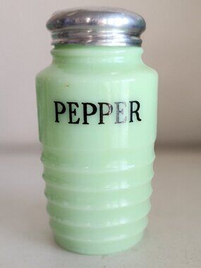 Vintage Jeannette Jadeite Jadite Green Glass Pepper Shaker Uranium Reactive